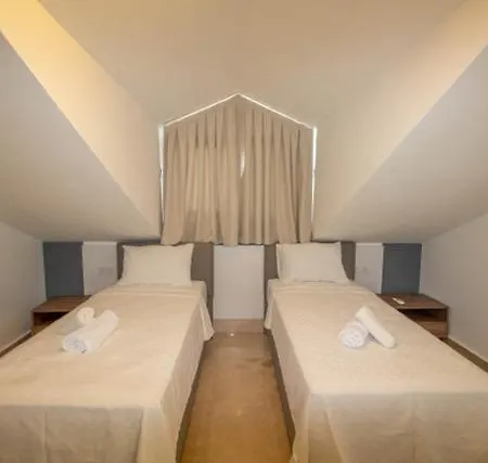 Onno Villa, Oezel Havuzlu, * Fethiye